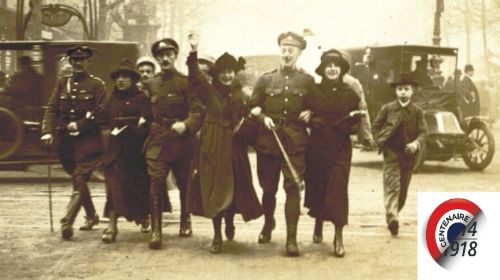 11 novembre 1918, Anglais et midinettes, boulevard Saint-Denis. Archives de Paris, 9fi 9