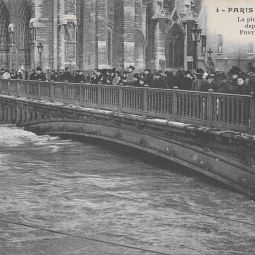 Pont Notre-Dame, carte postale 8Fi 11.